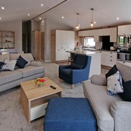 The Springs Lakeside Holiday Park Fladbury Dış mekan fotoğraf
