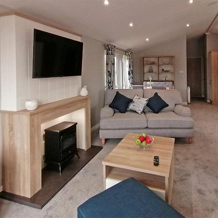 The Springs Lakeside Holiday Park Fladbury Dış mekan fotoğraf