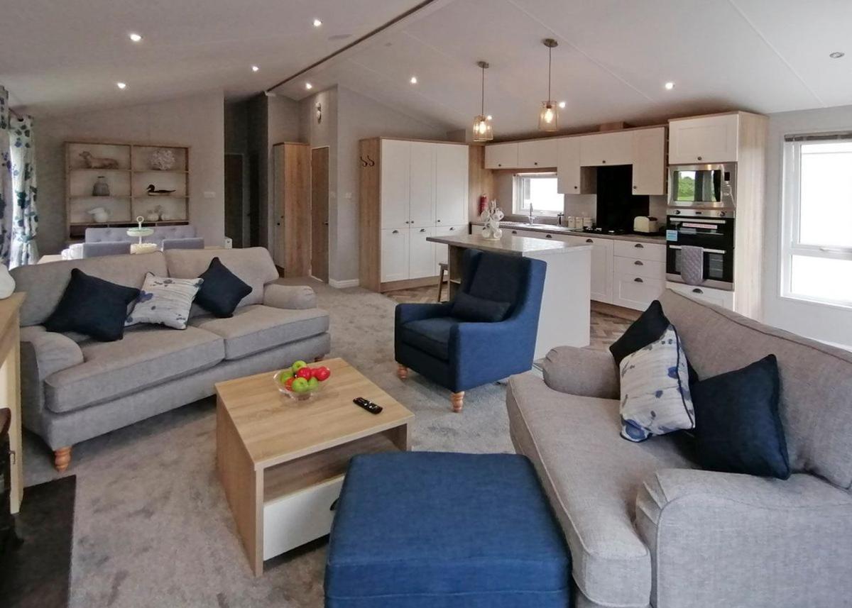 The Springs Lakeside Holiday Park Fladbury Dış mekan fotoğraf