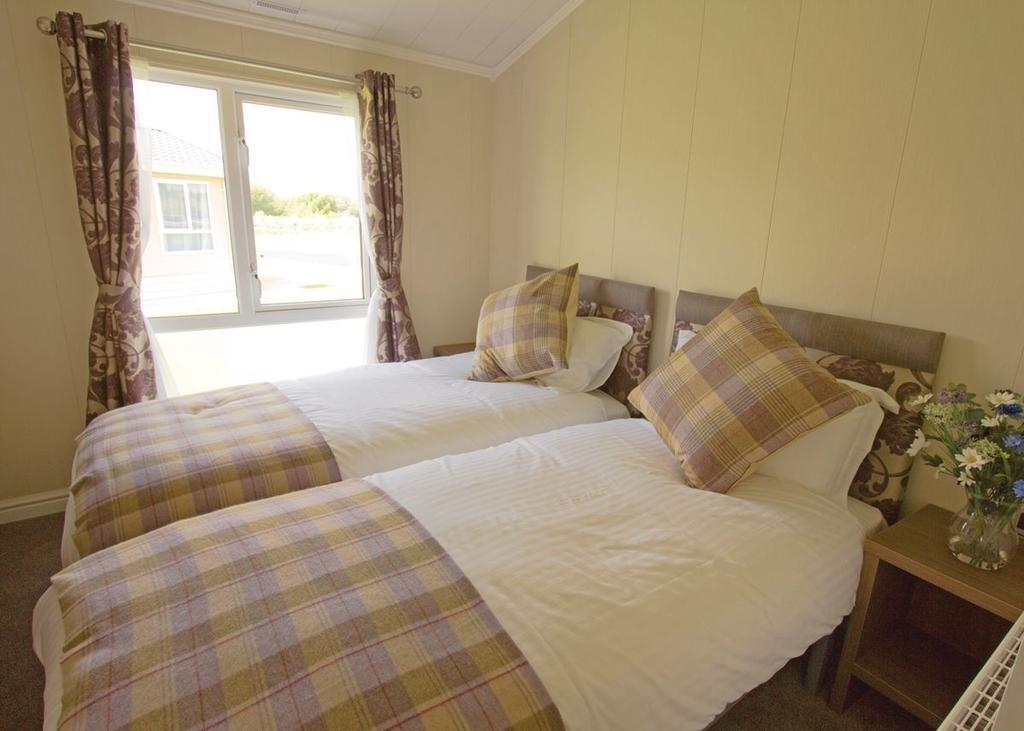The Springs Lakeside Holiday Park Fladbury Oda fotoğraf